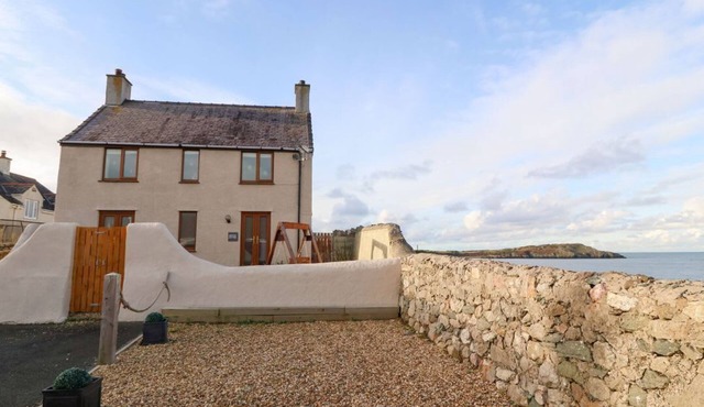 Beacon Cottage, Cemaes Bay