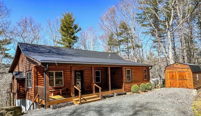 Beat the Heat. Head to the Mountains! - Hot Tub, Pets, River Access & WiFi