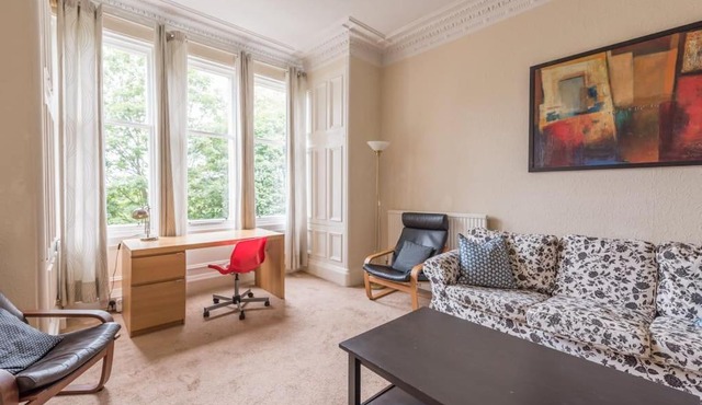Beautiful 2 Bed 2 Bath Flat overlooking Meadows Park