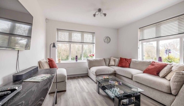 Beautiful 2 Bed/2 Bath/Parking - By Tempstay