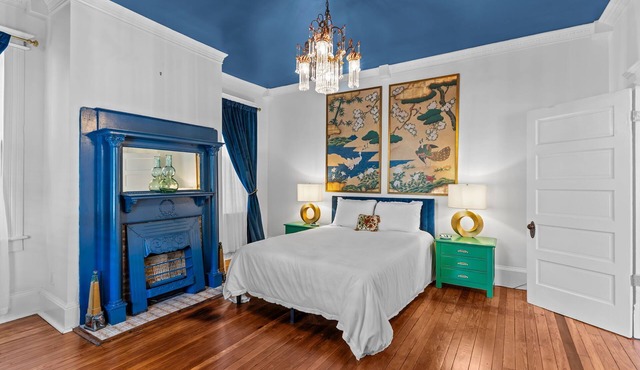 Beautiful 3 Bed Historic Home in Downtown Wilmington, Private yard with firepit