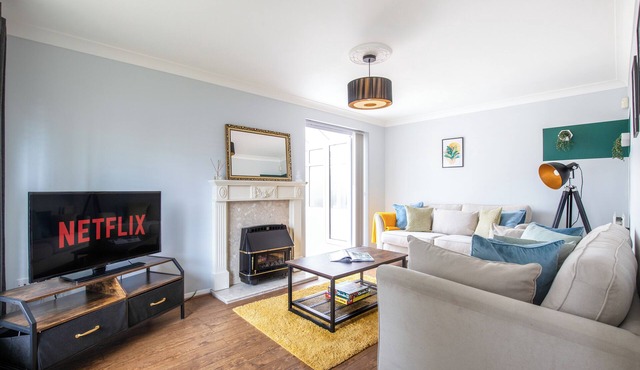 Beautiful 3 Bedroom Home Perfect for Long Stays in Chelmsford