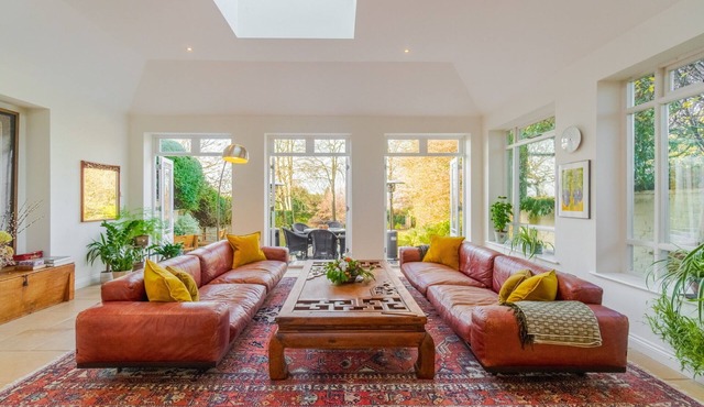 Beautiful 7-bedroom countryside home
