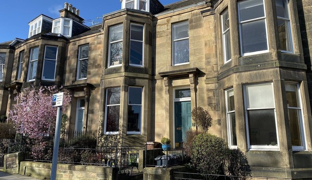 Beautiful Apartment in Edinburgh's Historic New Town