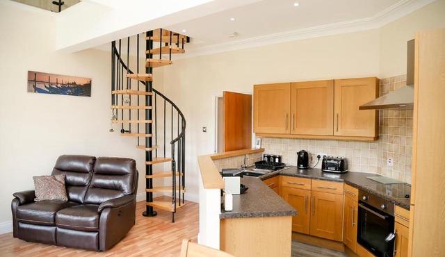 Beautiful cozy 3 bedroom 2 bathroom apartment