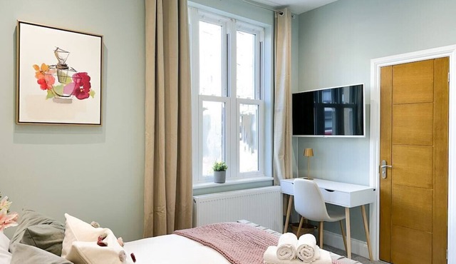 Beautiful En-Suite Barbican & Farringdon Stations