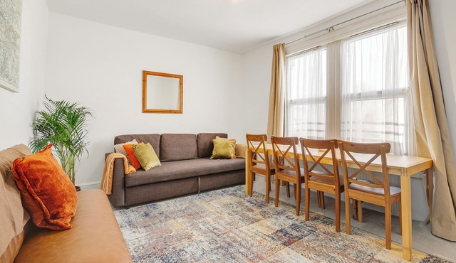 Beautiful House in North London with Parking