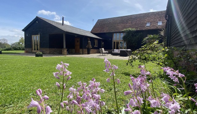 Beautiful Large Family Barn with stunning views and hot tub