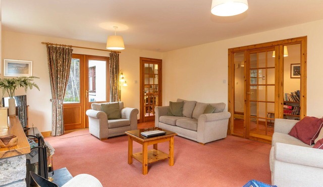 Beautiful private villa for 8 people with WIFI, TV and patio