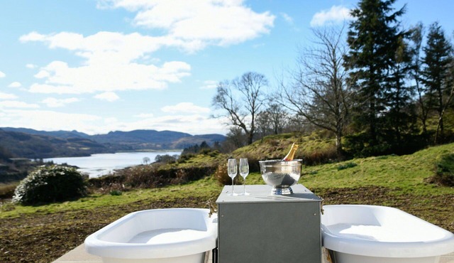 Beautiful private villa for 10 guests with WIFI, hot tub, TV, patio, pets allowed and panoramic .