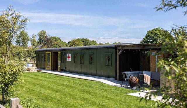 Beautifully Restored WW2 Carriage - Sleeps 6