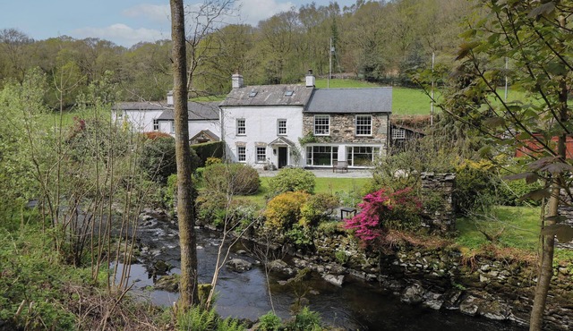 BECK COTTAGE, pet friendly, with open fire in Satterthwaite