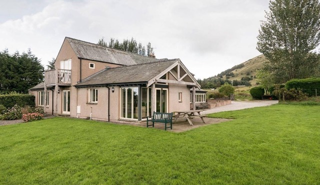 BECKWOOD, pet friendly, luxury holiday cottage in Keswick