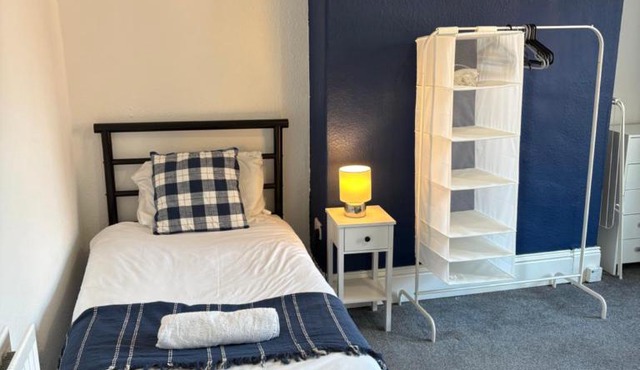 Bensham Ave - Spacious 4 bdrm Close to Newcastle
