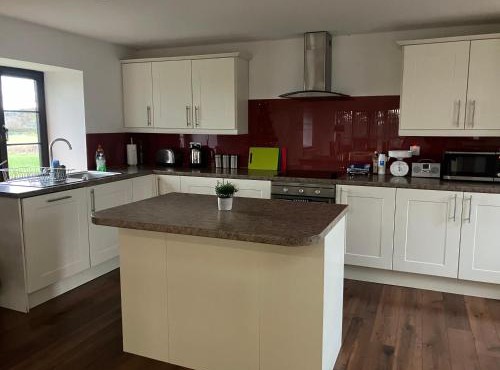 Berryhill West Steading - Peterhead - 3 bedroom 2 bathroom self-catering - Sleeps 5 - Private off-road parking - Yard & Shed - Suit Contractors - Newly Refurbished - Underfloor Heating - Drying Room - Golf Driving Range - Cafe - Extensive Footpaths