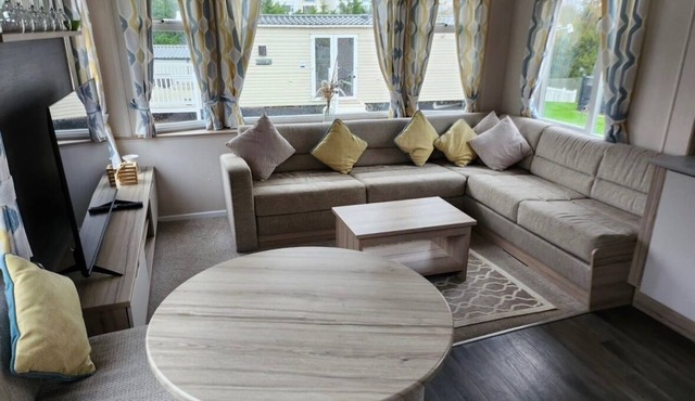 Beverley bay 2-Bed Caravan, Sleeps 6, Pet Friendly