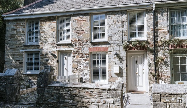 BLUCK'S COTTAGE, pet friendly, country holiday cottage in St Agnes