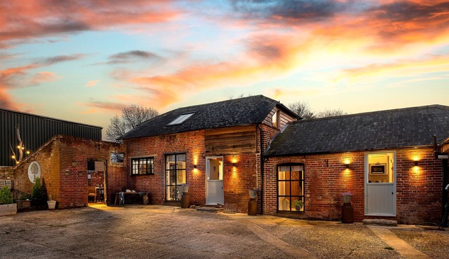 Bluebell Copse Cottages New Forest with hot tub.