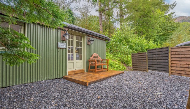 Bluebell Lodge, Lake District Shepherd's Hut for 2 with hot tub