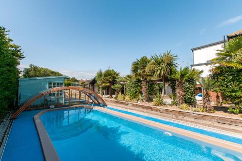 Botany Bay Beach House - Sleeps 8 - Stunning Sea Views