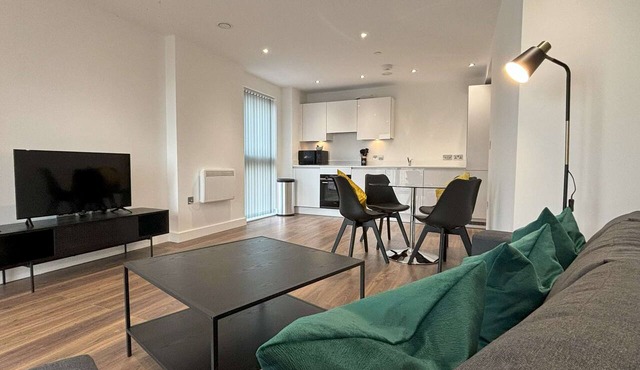 Bracknell 2BR Apt | Parking | Wifi | Nr Ascot