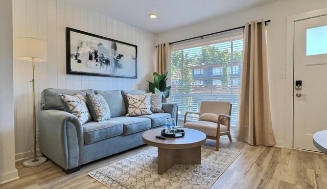 Bright and Vibrant Escape Near Downtown Hotspots