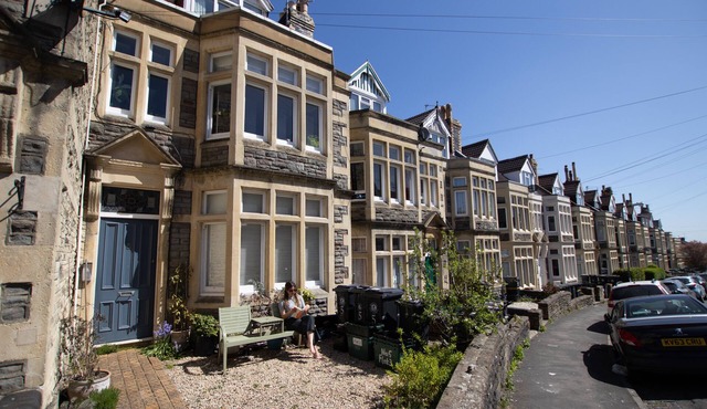 Bright & Beautiful Studio Flat in Bristol
