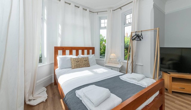 Bright Cosy Studio Prime Location Central Caversham - Pass the Keys