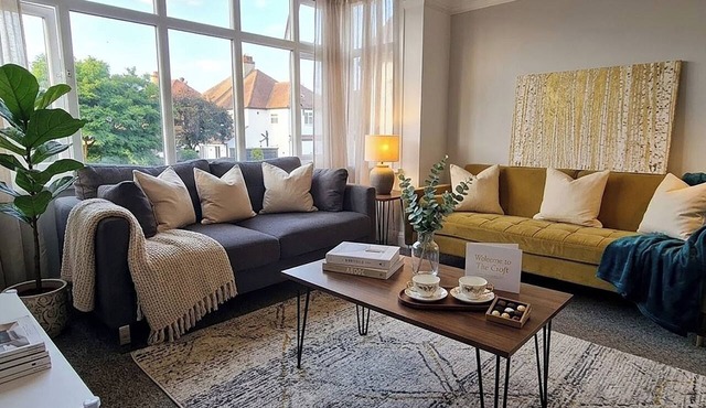 Bright & Flexible 3BR Apt in Westcliff - Free Parking