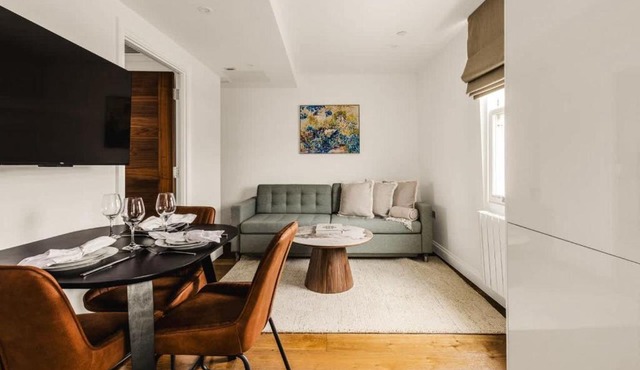 Bright Kensington 1 Bed AC