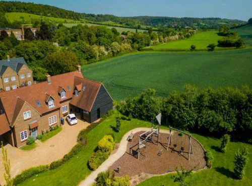 Bright Spacious Chilterns Hideaway - Pass the Keys