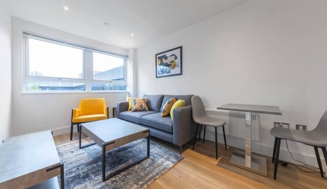 Bright & Spacious 1 Bed Flat in East Grinstead