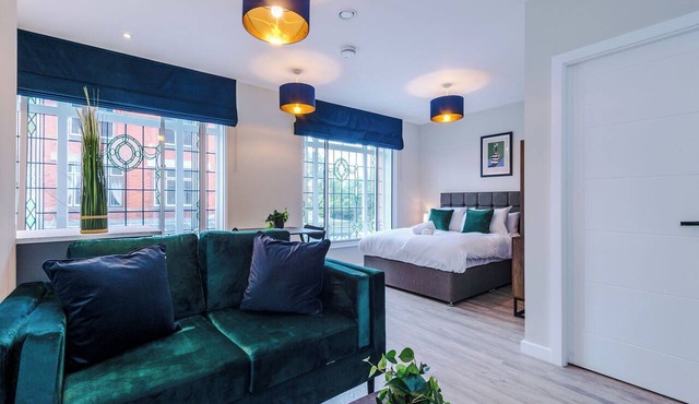 Bright & Spacious Studio | Elysée Suites Southport