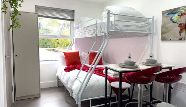 Bright Studio for 4 | Near Turnpike Lane