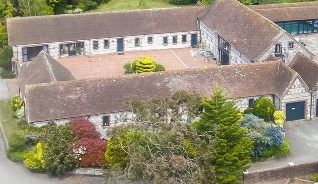 Brooklands Barn with new indoor pool, sleeps 12