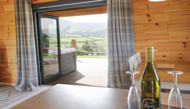 Bryn Eiddon Log Cabin