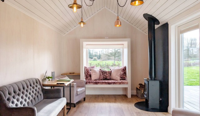Budburst - Ashling Park - sleeps 4 guests in 2 bedrooms