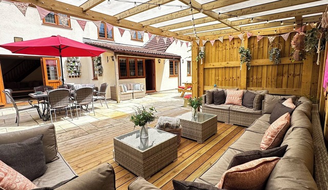 Bury Hill Farm, Winterbourne, Beautiful Countryside Views, 15 min to Bristol