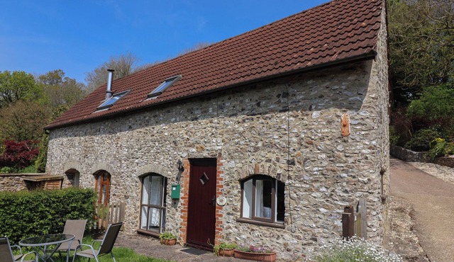 BUTTERTON COTTAGE, pet friendly, character holiday cottage in Honiton