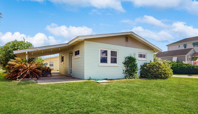 By the Sea: Dog-friendly, close to the beach and local attractions