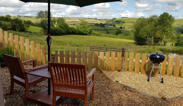 Cabin Retreat with Beavers on Shropshire Hills
