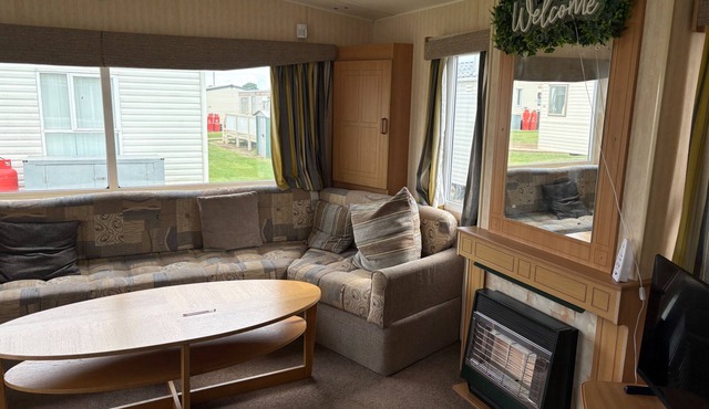 Cabin Sleeps 5 with Parking and Balcony
