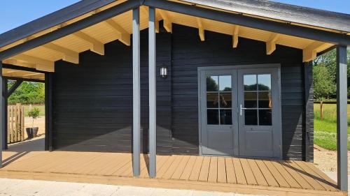 Cabin - Sleeps 6 - Free Parking & Garden