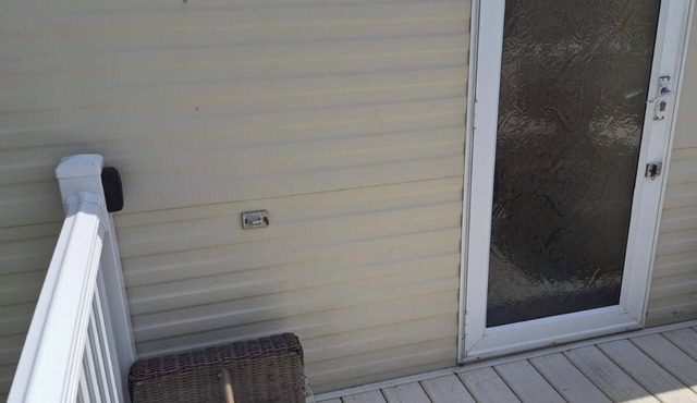 Cabin Sleeps 6 with access outdoor Pool
