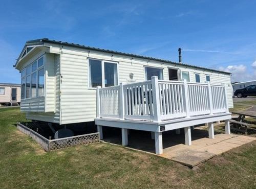 Cabin Sleeps 8 - Pools Parking Pets