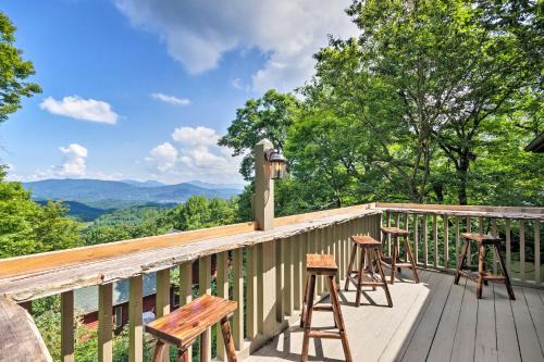 Cabin w/Fireplace & Mountain Views: 5 Mi to Boone