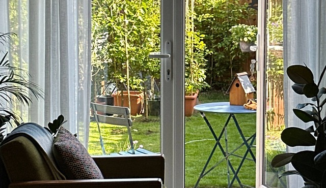 Calm, Contemporary Home Near the Coast with EV Charging. Close to Brighton.