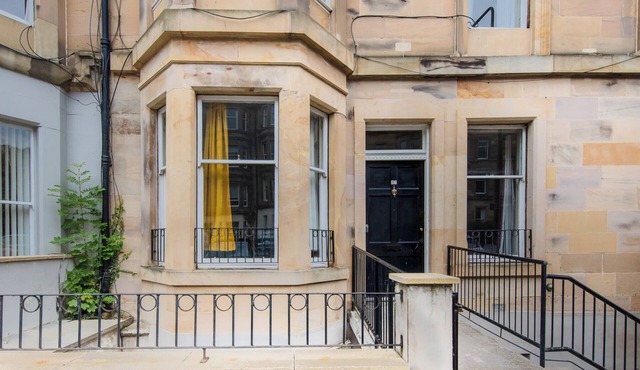 Calton Hill Victorian Old Town Apartment