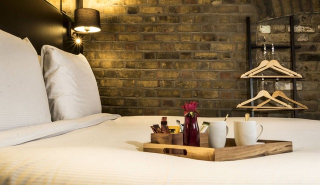 Camden Enterprise Hotel & Pub