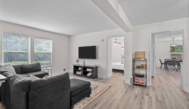 Camelot Cottage - We love Dogs - Beach Mins. Away